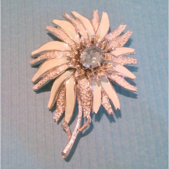 Vintage Francois Signed Silver Tone Icy Blue Enamel and Rhinestone Flower Brooch - Picture 2 of 6